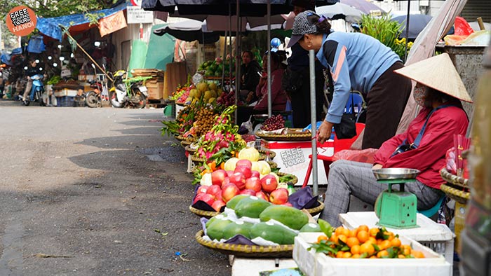 Experiencing Vibrant Wet Markets in Hanoi Old Quarter